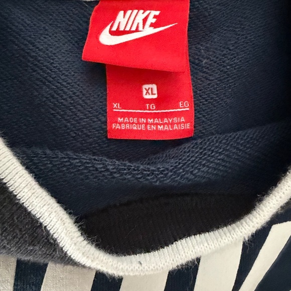 Nike Women’s Blue Crewneck Sweatshirt - Picture 5 of 5